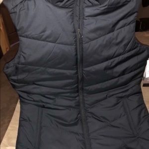 NWT black Cabela’s vest